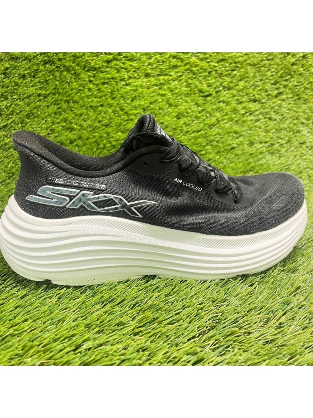 Skechers Max Cushioning Endeavour Womens Size 7.5 Black Running Shoes Sneakers